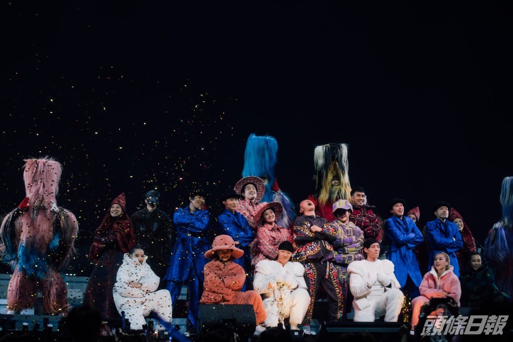 Eason又說：「其實『嘟』唔『嘟』都好啦，有啲嘢慣咗啦。即係好似我唔出聲，就有人會無端端即刻大叫EEEEEEE神！咁鍾意叫，嚟一齊起身，再大叫啦。」